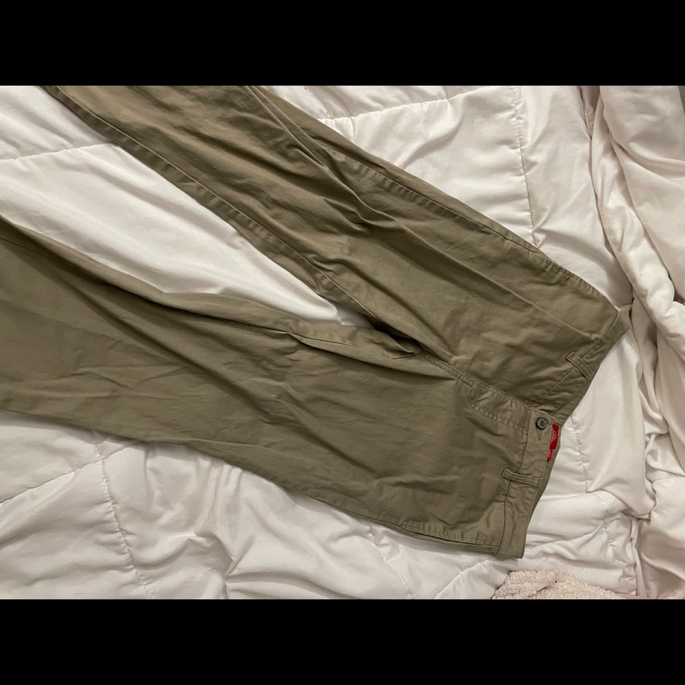 Women’s Dickies khaki MUST GO
